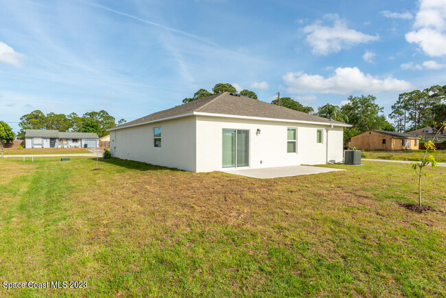 Building Photo - 724 San Filippo Dr SE