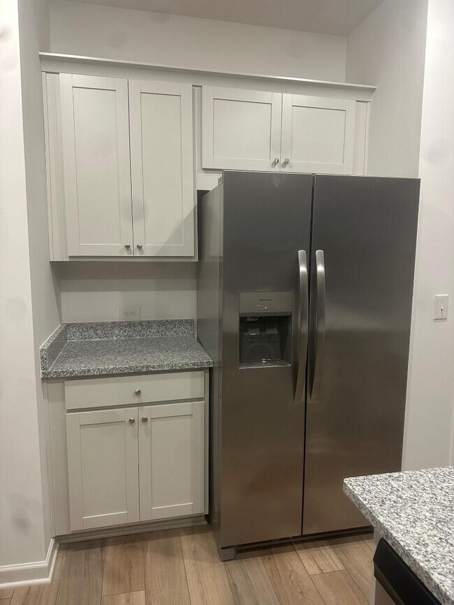 Building Photo - 2482 Van Fleet Cir