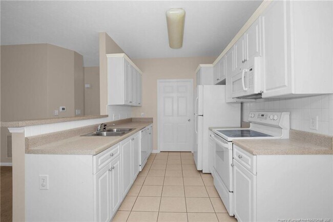 Building Photo - 3BD 2Bath Condo