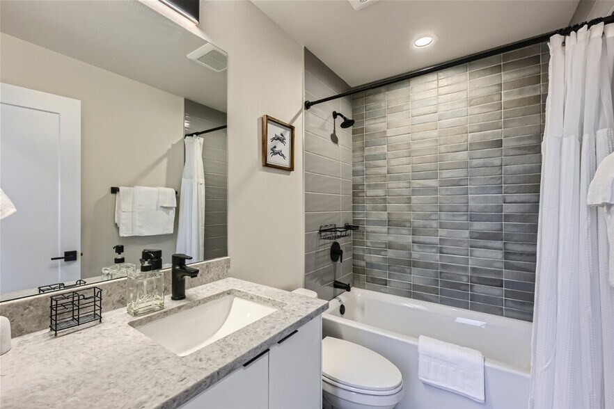 Building Photo - 4308 Wallingford Ave N