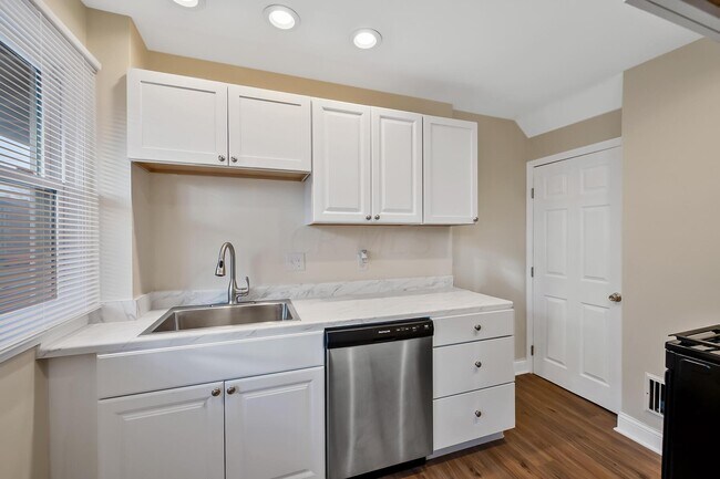 Building Photo - 109 E Arcadia Ave