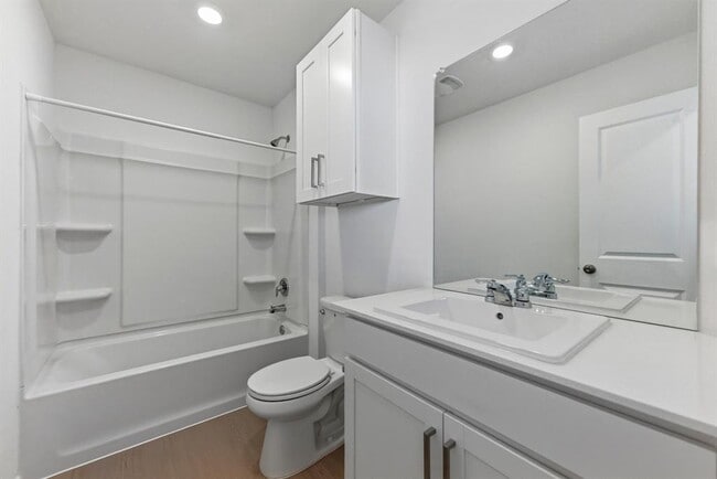 Building Photo - 385 Keefer