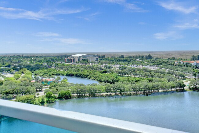 Building Photo - 2641 N Flamingo Rd