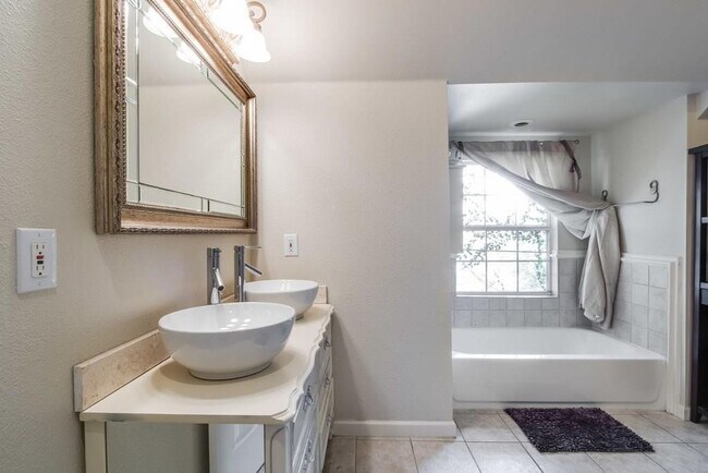 Building Photo - 2404 Thornton Rd