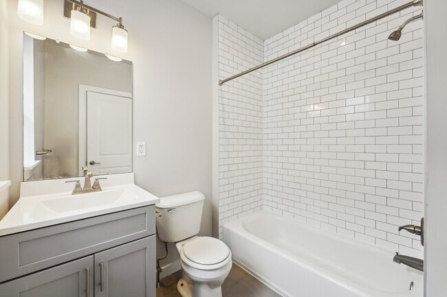 Building Photo - 4300 Chestnut St