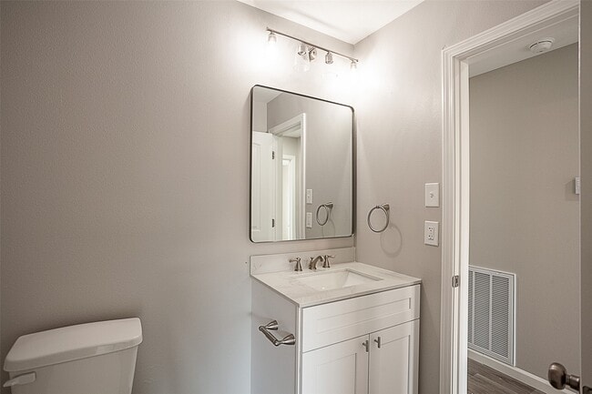 Building Photo - 972 Park Meadow Dr