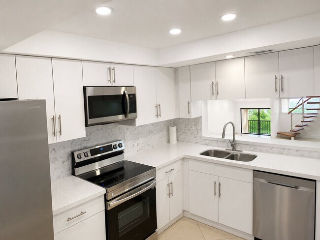 Building Photo - 281 W Park Dr