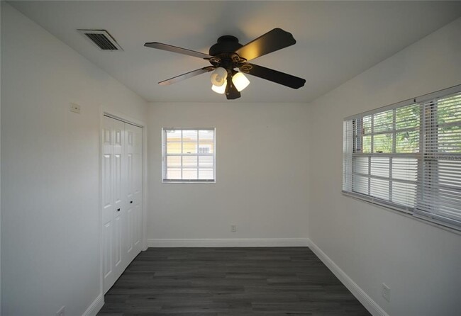 Building Photo - 4202 W Wisconsin Ave