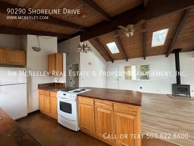 Building Photo - 90290 Shoreline Dr