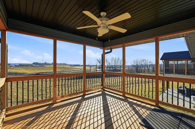 Building Photo - 720 Creekside Dr