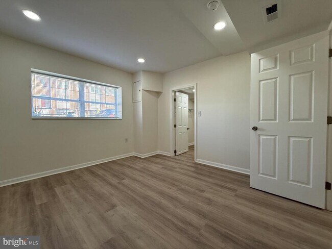 Building Photo - 4 Bright Star Ct