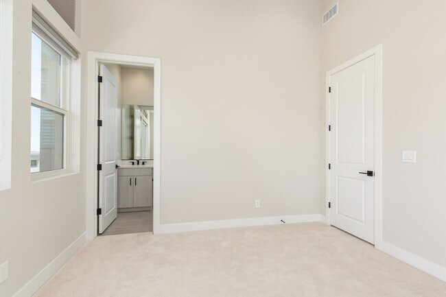 Building Photo - Stunning modern luxury home located in prestigious guard-gated Summerlin community of Ascension