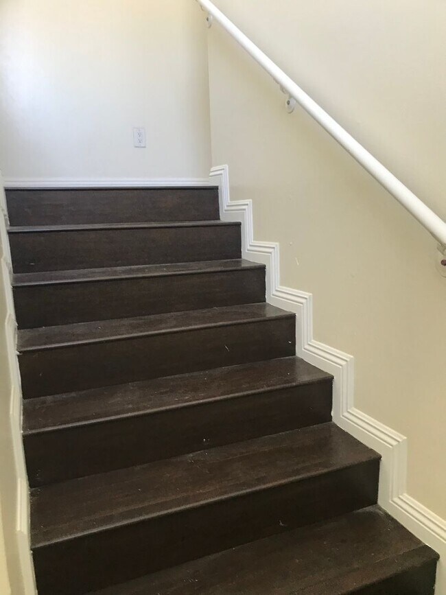 Building Photo - 83(430)