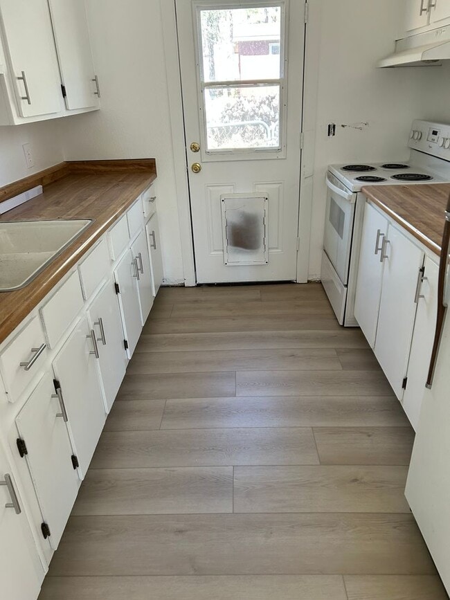 Building Photo - 3 bedroom Munds Park Home