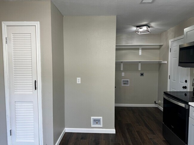 Building Photo - BUENA VISTA