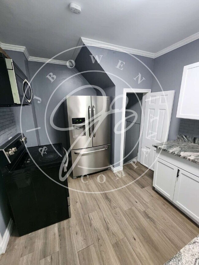 Building Photo - Spacious & Updated 3 Bed, 1.5 Bath Home – ...