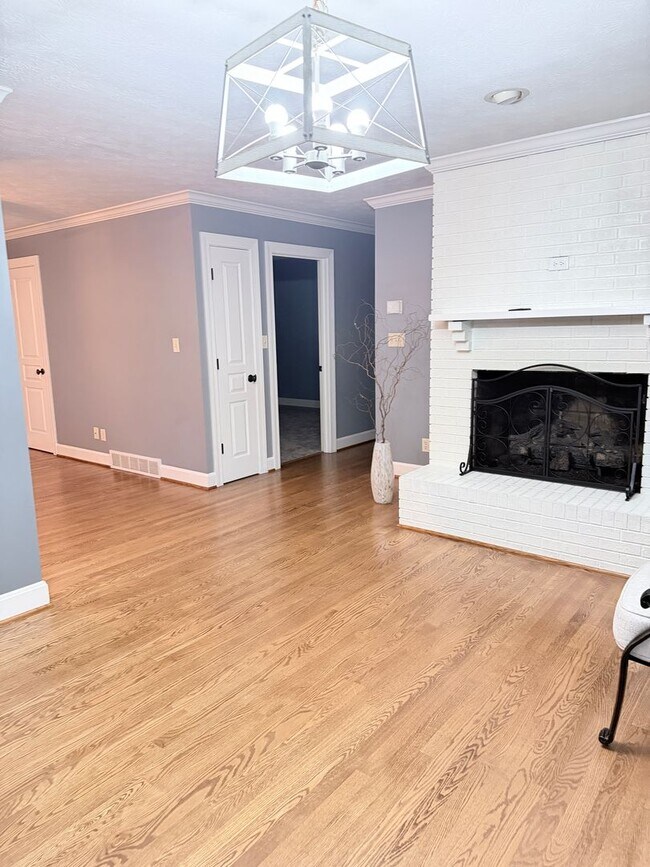 Building Photo - Beautiful brick, ranch home in the Enka Sc...