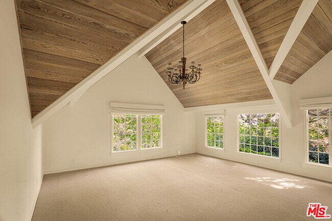 Building Photo - 353 N Gunston Dr