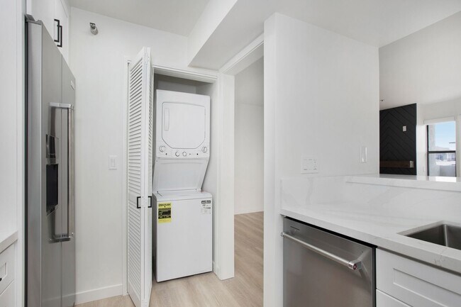 Building Photo - Welcome to Luxurious Villa Balboa in Newpo...