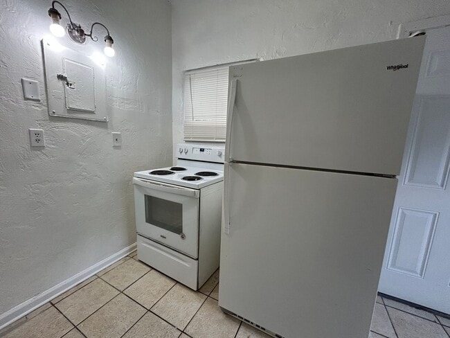 Building Photo - Convinient 2 Bedroom Home in Arlington!