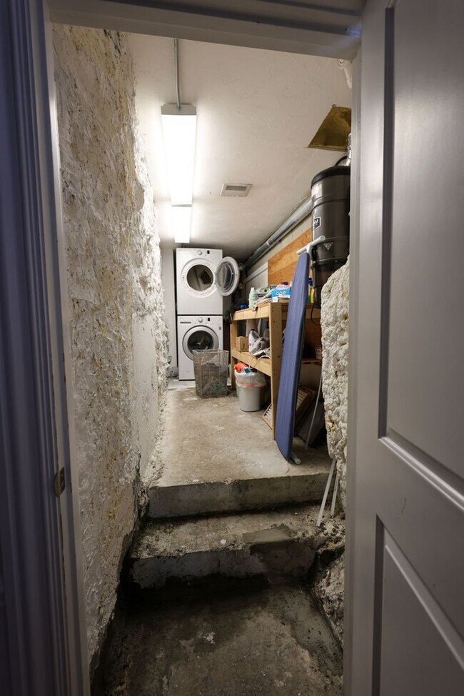 Building Photo - 127 Nonantum St