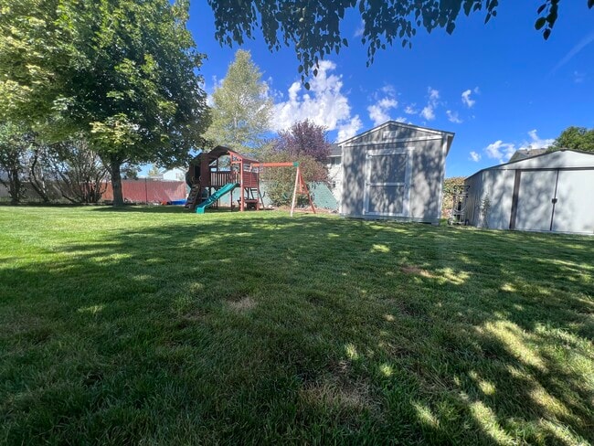 Building Photo - 841 Wildrose Ln