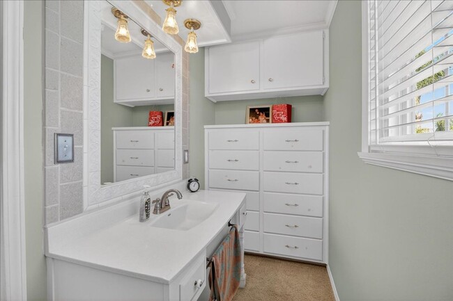 Building Photo - Beautiful & Spacious South Torrance Home