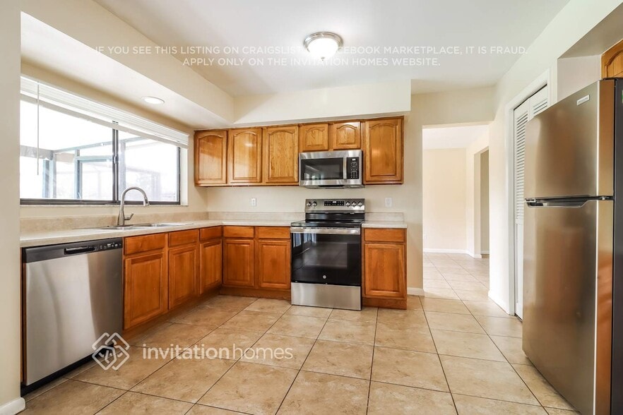 Building Photo - 16517 Foothill Dr
