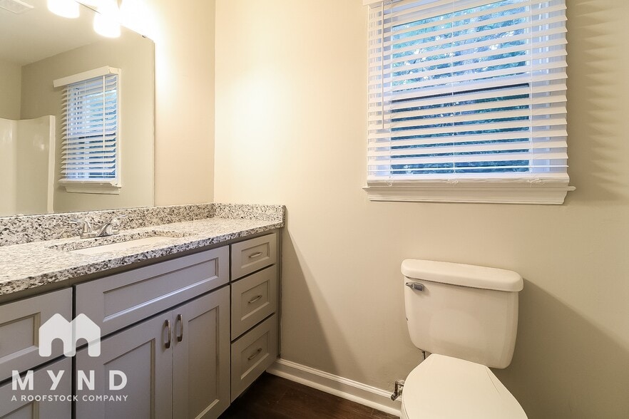 Building Photo - 5037 Huntingcreek Dr