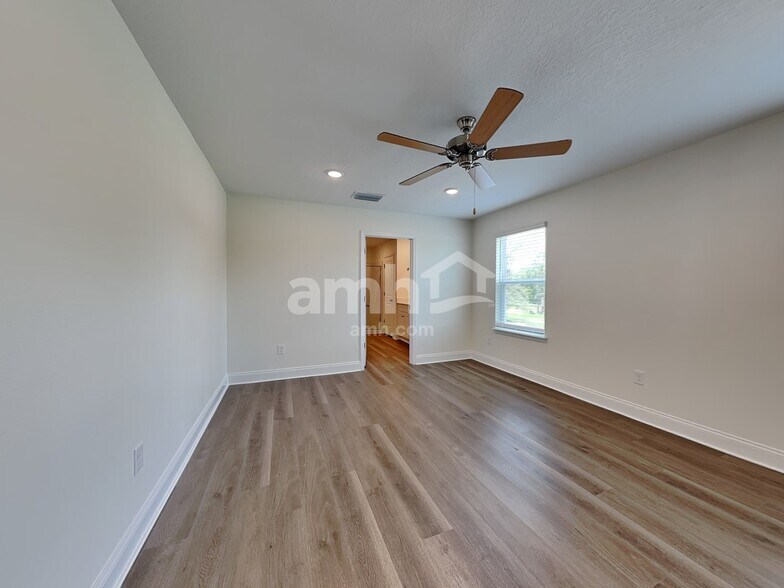 Building Photo - 5630 Oesterle Rd