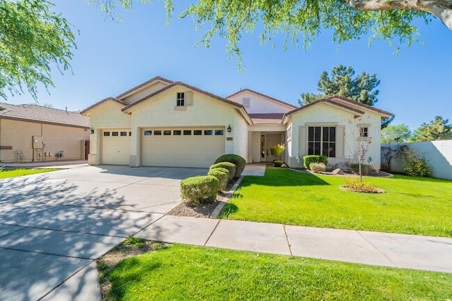 Building Photo - 3423 E Page Ave