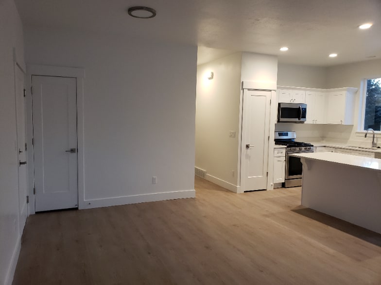 Building Photo - 6887 S 190 E