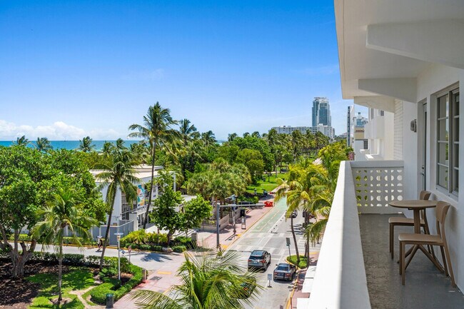 Building Photo - 1024 Ocean Dr