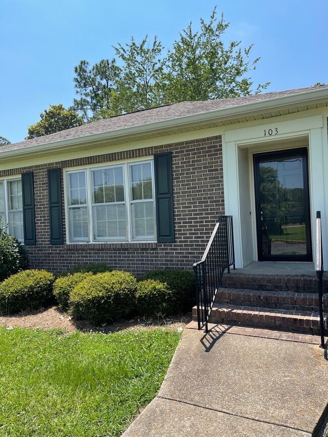 Building Photo - 2 Bedroom House in Talladega