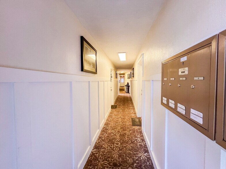 Building Photo - 333 E 700 S