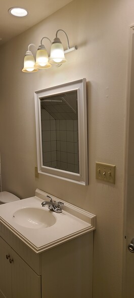 Second Floor Vanity - 3352 S Schauer Ave
