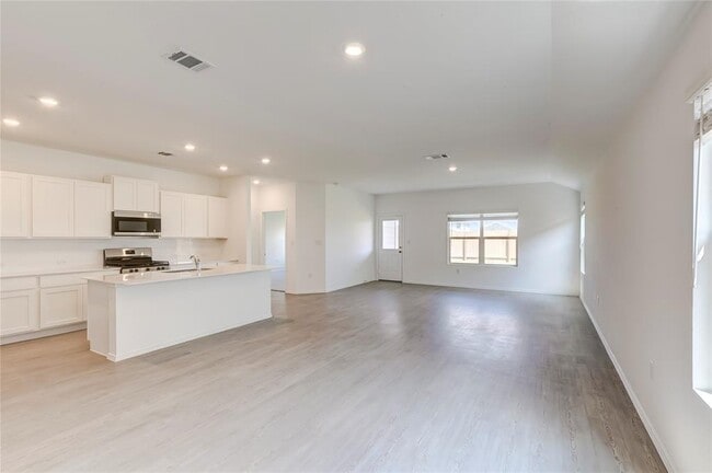 Building Photo - 105 Imola St