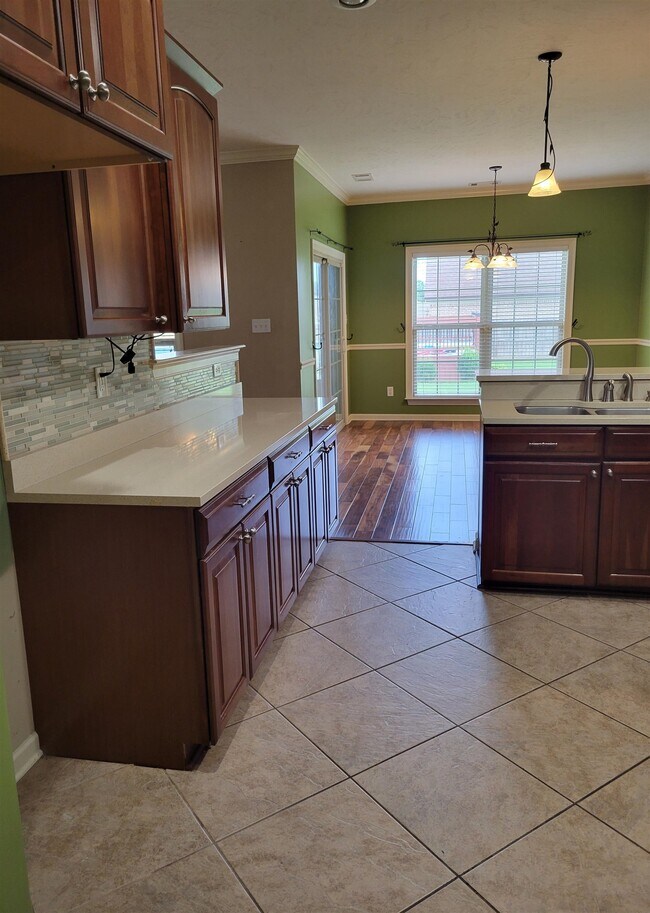 Building Photo - 37 Christmas Dr