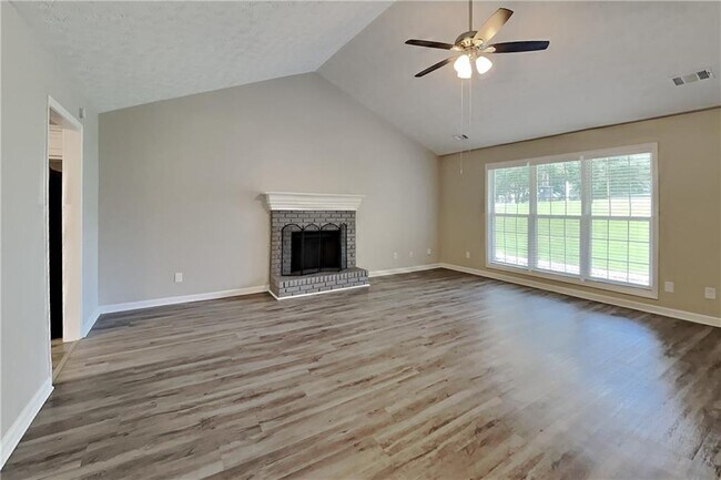Building Photo - 399 Charesa Ln