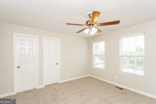 Building Photo - 7985 E Field Dr