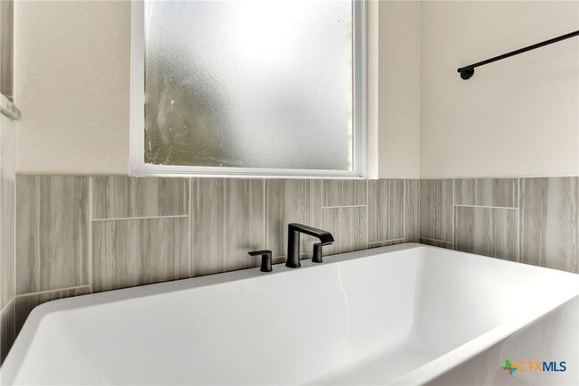 Building Photo - 102 Prairie