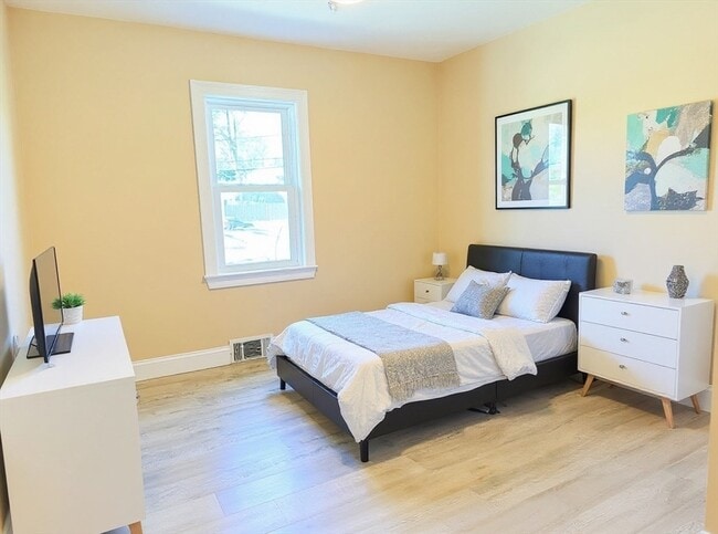 Building Photo - 53 Gale Rd