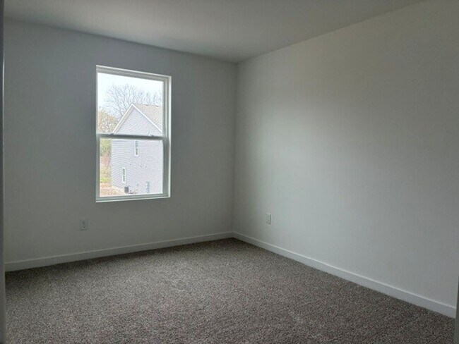 Building Photo - Brand New 3 Bedroom - 2.5 Bath Condo in Union Grove