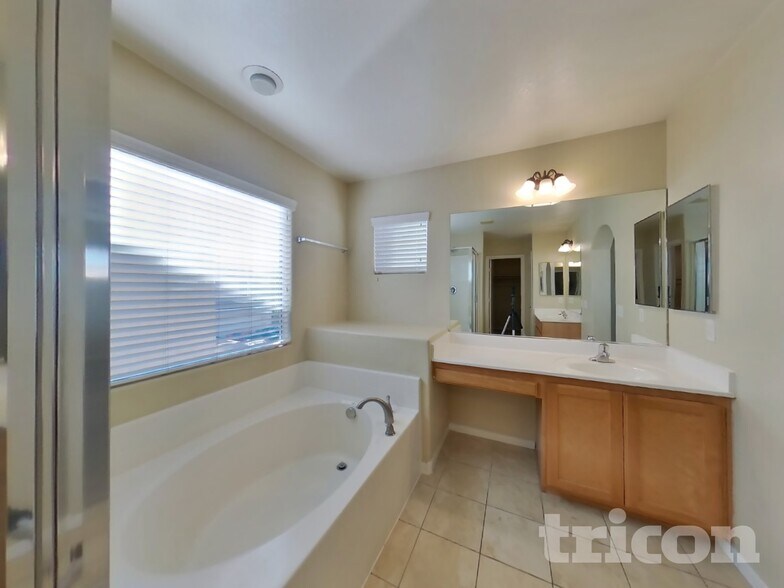 Building Photo - 9155 Wine Cellar Ave