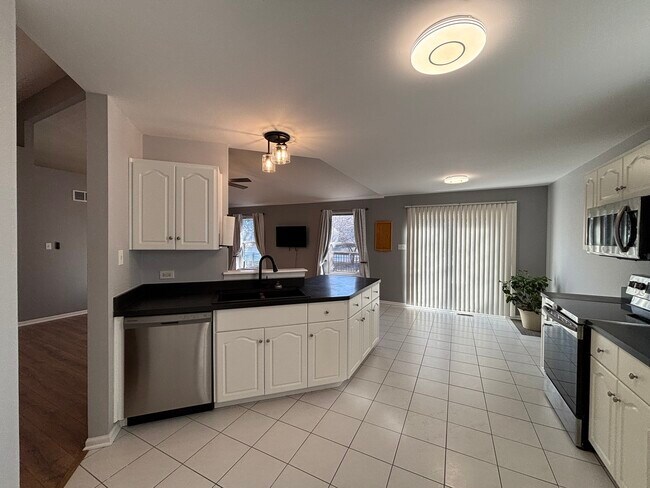 Building Photo - 1416 Finch Dr