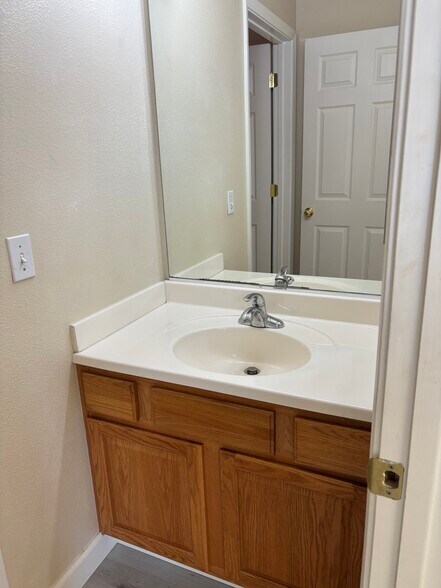 Building Photo - 748 Stubbs Rd