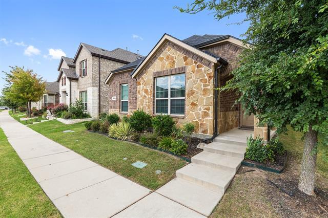 Building Photo - 2145 Miramar Dr