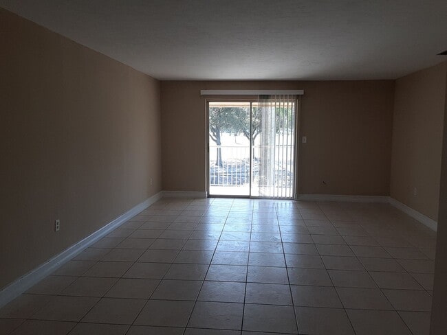 Building Photo - 1830 Maravilla Ave