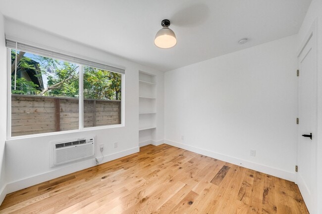 Building Photo - 2320 Alta St