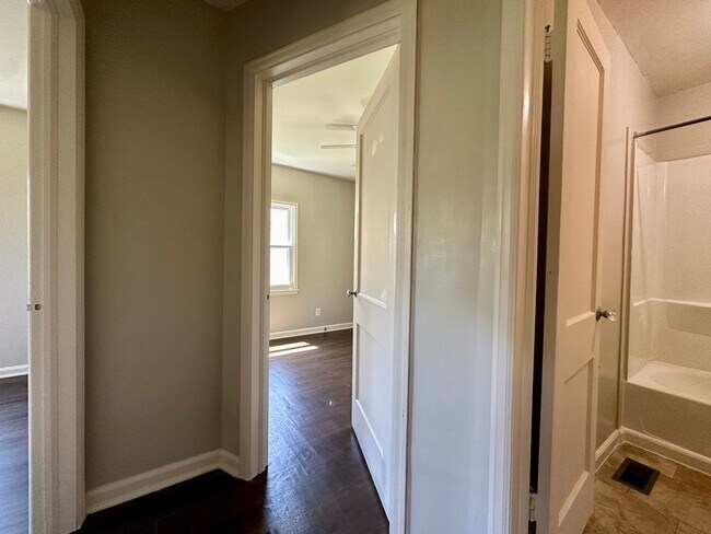 Building Photo - 3 Bedroom - 2 Bathroom Bargain Wichita, KS